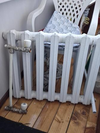 Продам батареи чугунные б/у , самовывоз