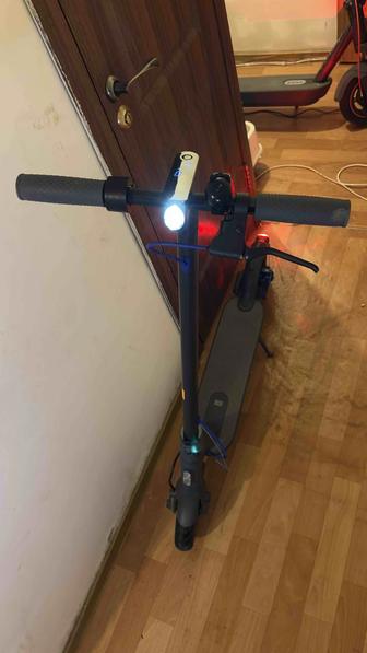 Продам электросамокат Xiaomi Electric Scooter 3