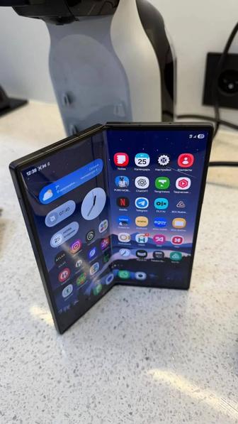 Samsung Galaxy Z fold 6 black