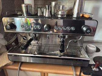 Продам кофемашину Iberital 2 Group и Кофемолку Macap PRO INST черную.