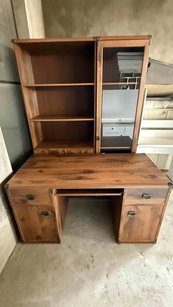 Мебель стол и шкафы