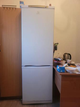 Холодильник Indesit