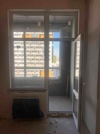 Окно пластиковое с дверью.