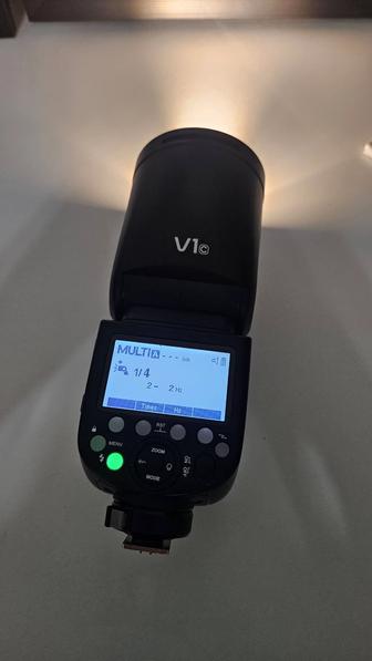 Продам вспышку godox v1