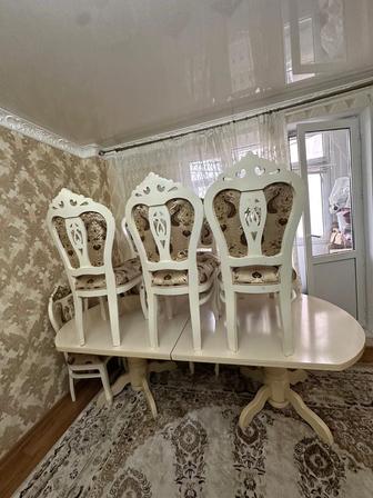 Продается стол со стульями б/у, в хорошем состояние в связи переездом