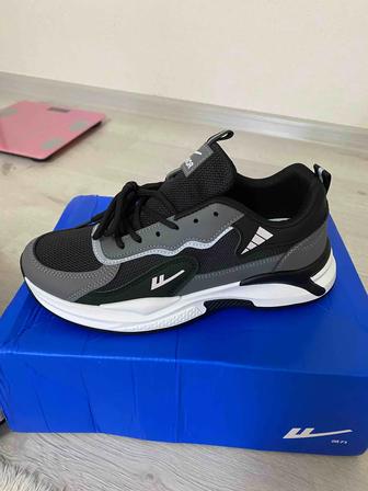 Продам кроссовки мужские