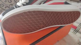 Женские кроссовки