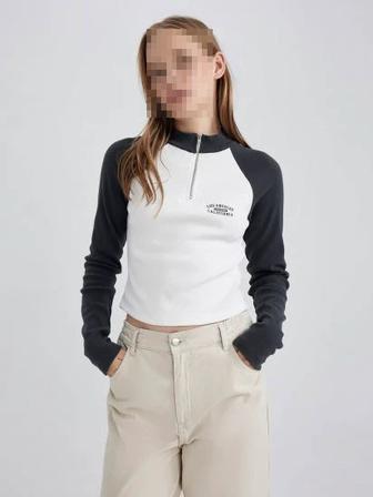 Рашгард De Facto