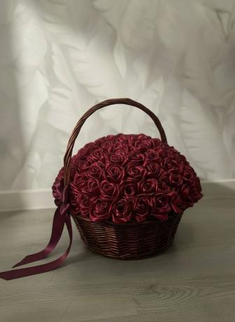 Розы из атласной ленты