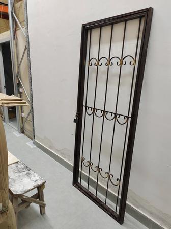 Решетка на дверь продам