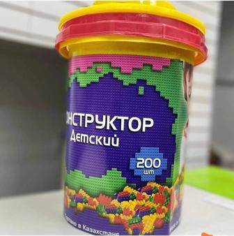 Конструктор в ведре, 200 деталей