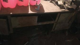 Продам на металлолом верстак слесарный с тисками