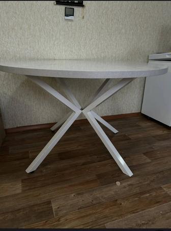 Стол обеденный