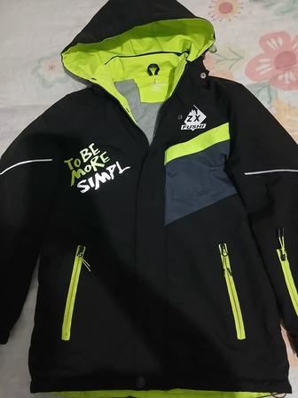 Куртки подростковые. В хорошем состоянии.