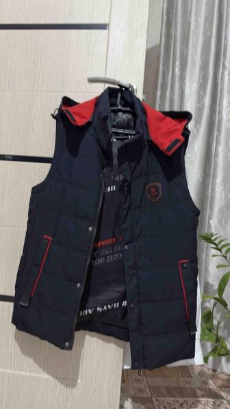 Продам безрукавку на мальчика