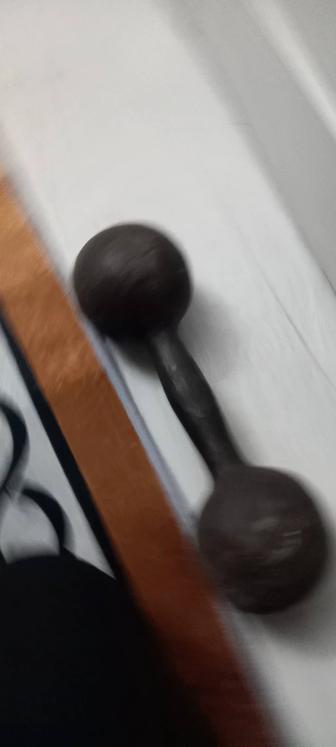 Продам гантель 5 кг хороший