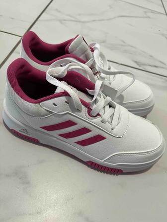 Кеды Adidas оригинал. Купила в Азия парке. Не подошел размер.