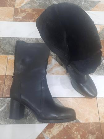 Зимние женские сапоги на 40р