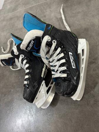 Продам детские коньки хоккейные