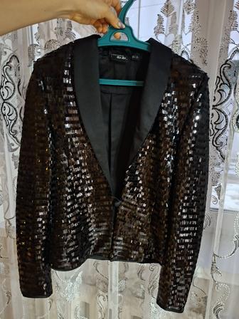 Продам новый нарядный пиджак размер s 42