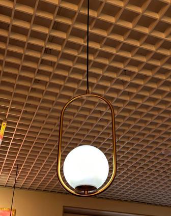 Продам люстру