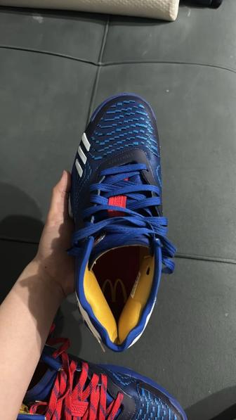 Кроссовки адидас