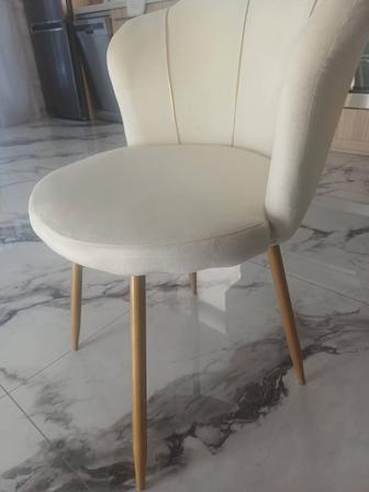 Продам кресло для туалетного столика