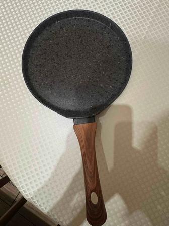 Продам сковородку блинницу
