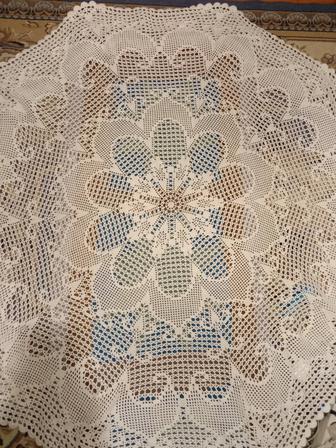 Вязанный скатерть 150 см.