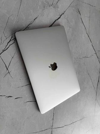 Продаю MacBook Pro 13 - 2017 года