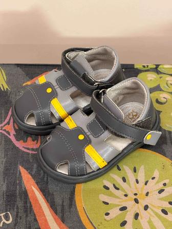 Детские сандалии
