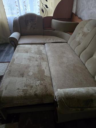 Продам угловой диван с креслом