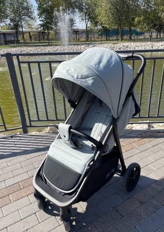 Продам всесезонную прогулочную коляску Junion