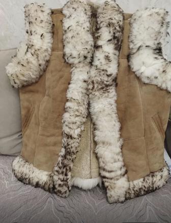 Продам меховую жилетку