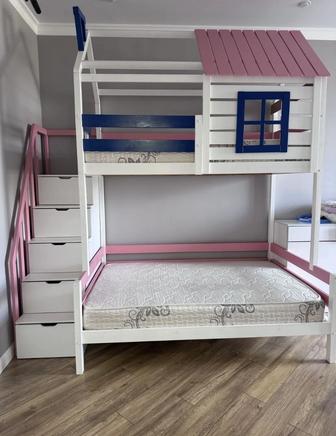 Продам 2х ярусную детскую кровать