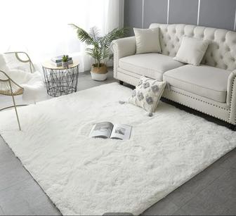 Ковер белый . Дизайнерский .