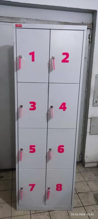 Металлический шкаф для хранения вещей