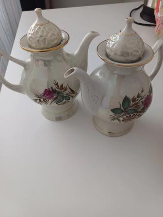 Продам два красивых заварных чайника