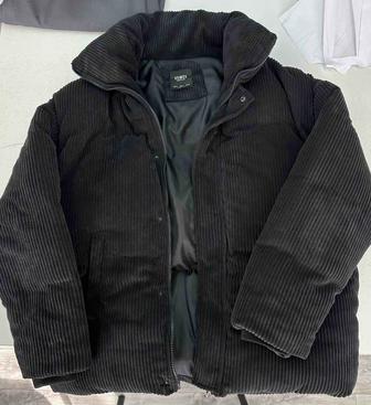 В продаже зимняя куртка.