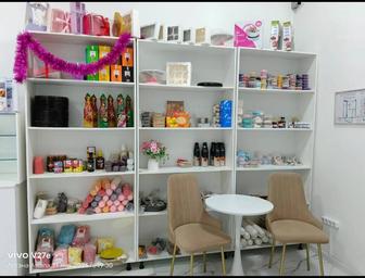 Продам витринные витринные полочные шкафы