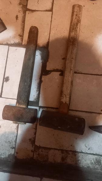 Кувалда,ножовка топор ,ключ газовый и прочие