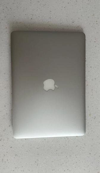 Продам Macbook Air 2015