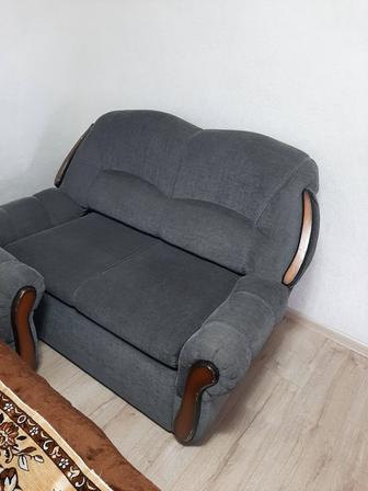 Продам 2 дивана. 2 паласа есть.