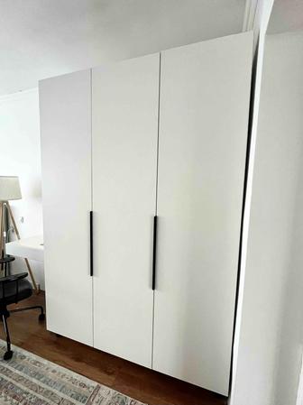 Продается шкаф распашной в