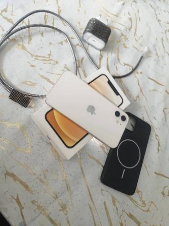 Айфон 12 состояние отличное срочно продам 128/ АКБ 77