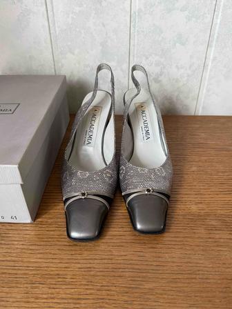 Продам итальянские туфли Accademia р41