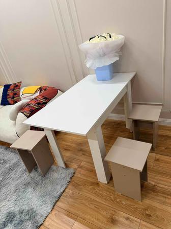 Стол с табуретками