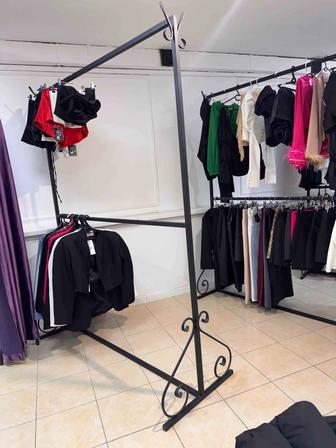 Торговые рейлы для одежды продам в хорошем состоянии