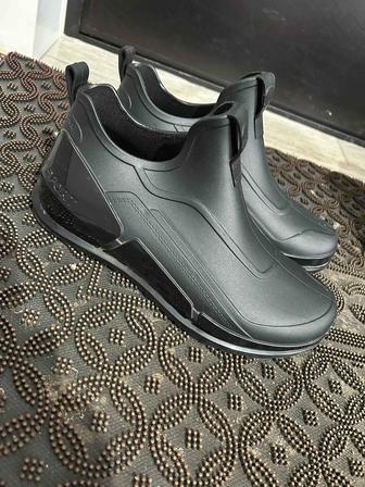 Продам мужские резиновые сапожки 40 размер, цена 5000