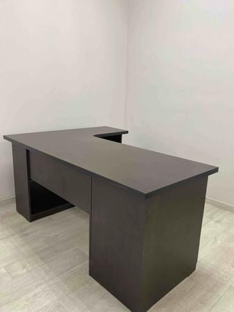 Офисная мебель в хорошем состоянии.